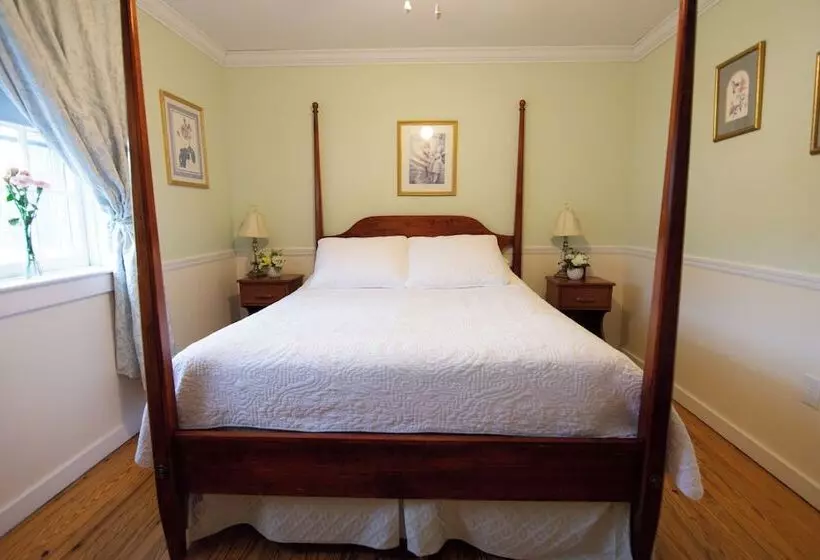 Отель Blackberry River Inn