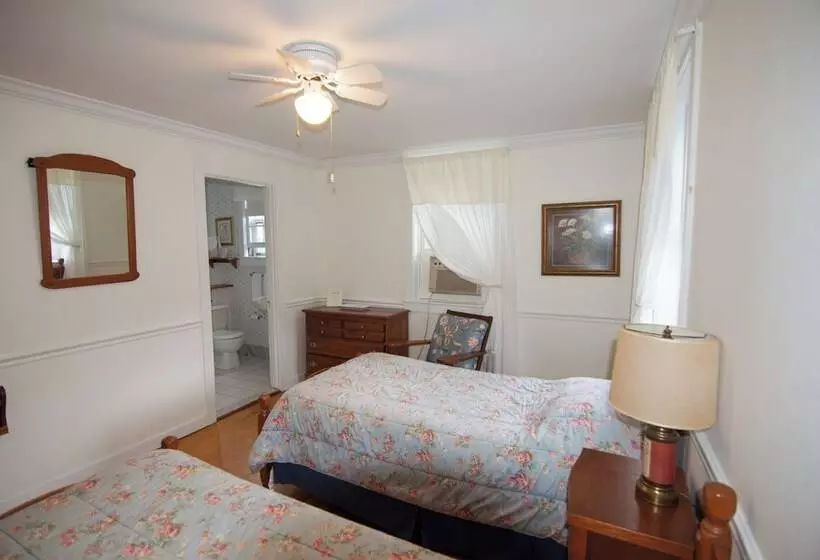 Отель Blackberry River Inn