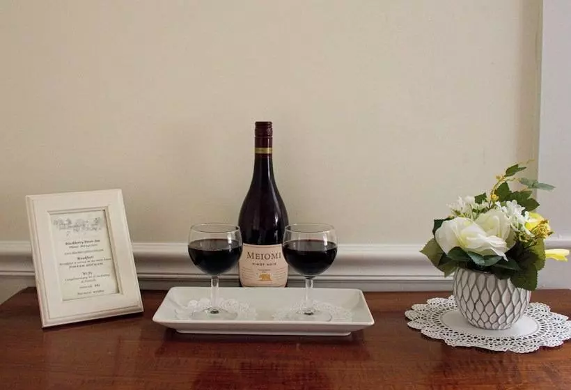 Отель Blackberry River Inn