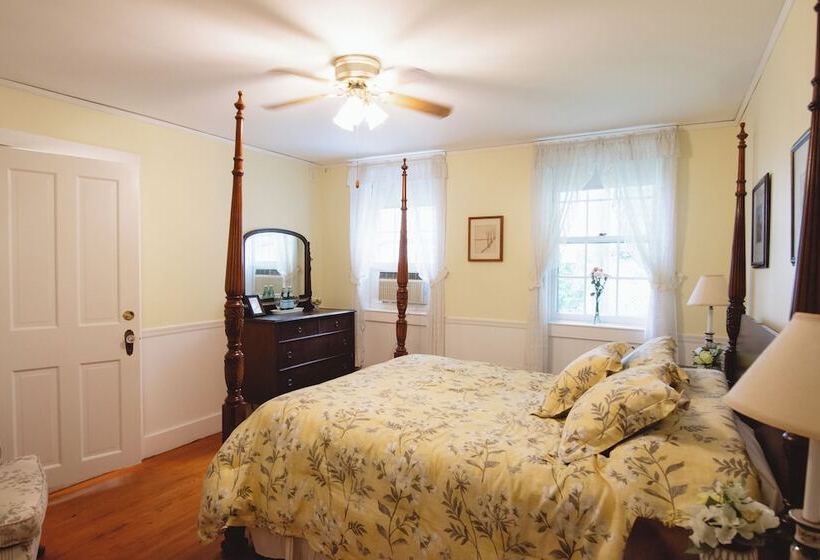 فندق Blackberry River Inn