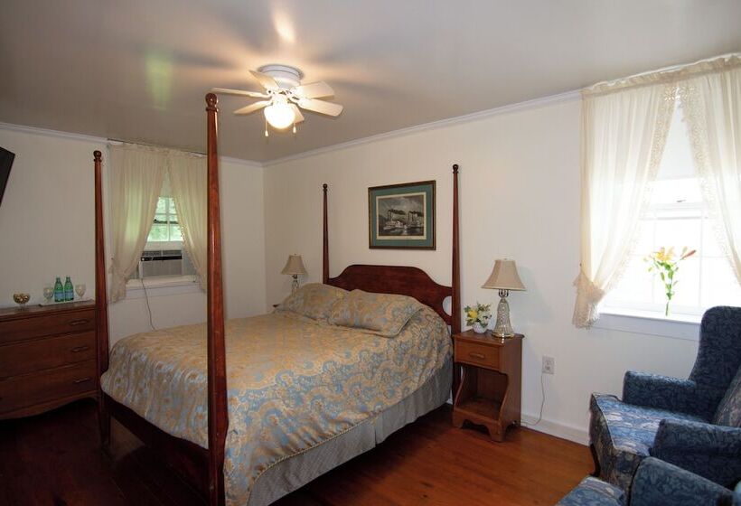 فندق Blackberry River Inn