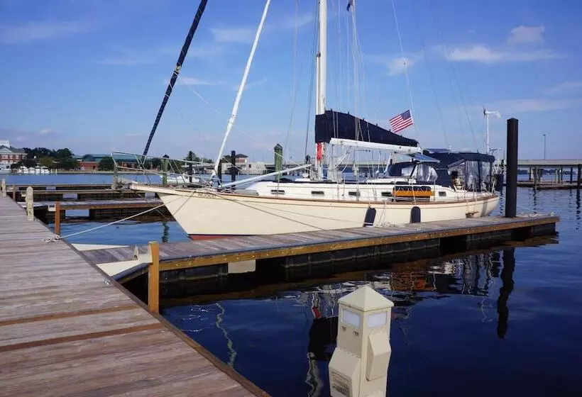 Bridgepointe Hotel & Marina