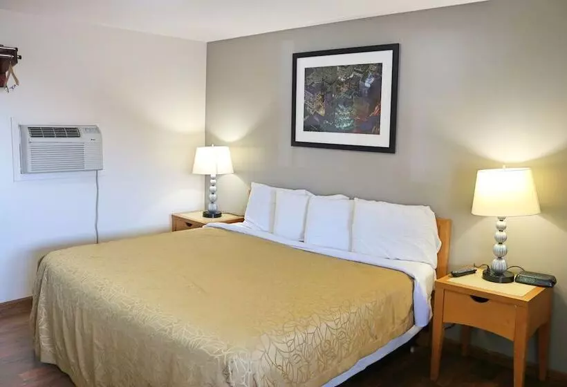 Hotelli Woodland Inn