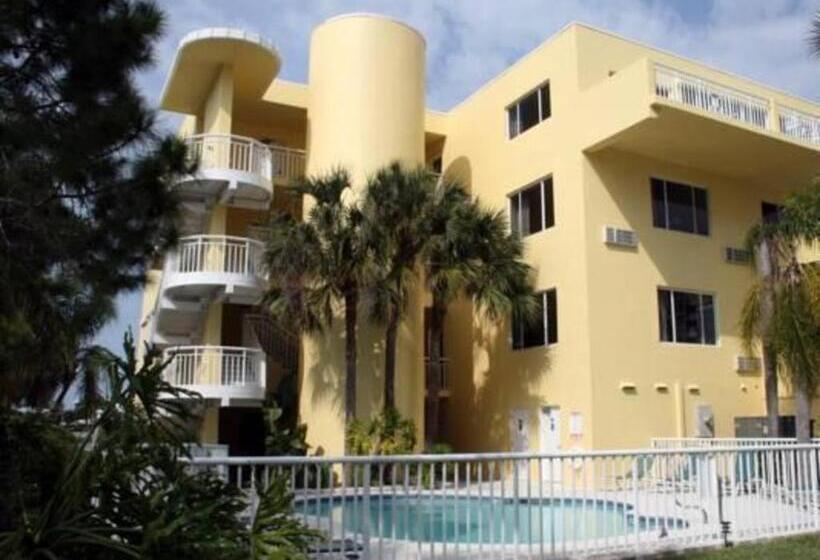 فندق Chart House Suites And Marina