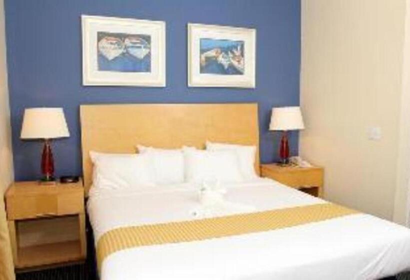 فندق Chart House Suites And Marina