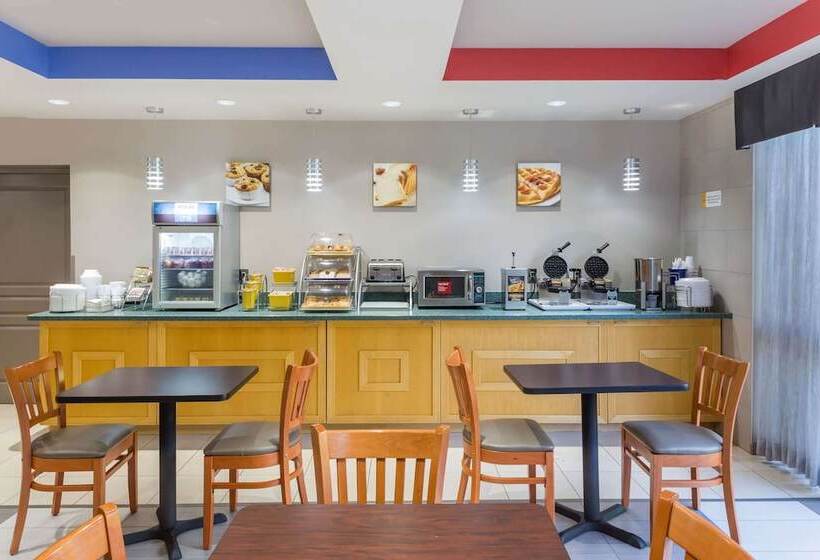 فندق Days Inn & Suites By Wyndham Fort Myers Near Jetblue Park