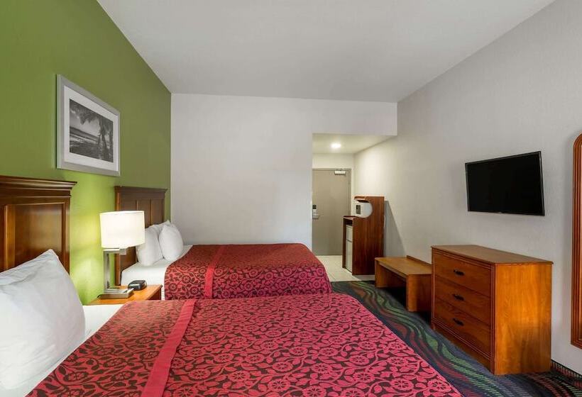 فندق Days Inn & Suites By Wyndham Fort Myers Near Jetblue Park