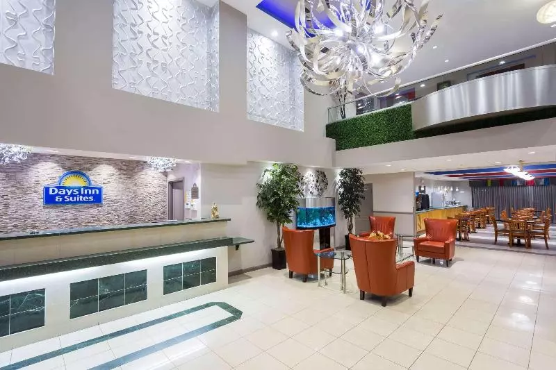 호텔 Days Inn & Suites By Wyndham Fort Myers Near Jetblue Park