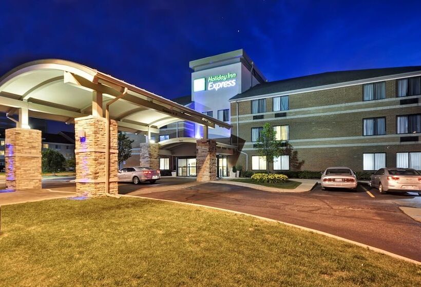 Отель Holiday Inn Express Romulus / Detroit Airport, An Ihg