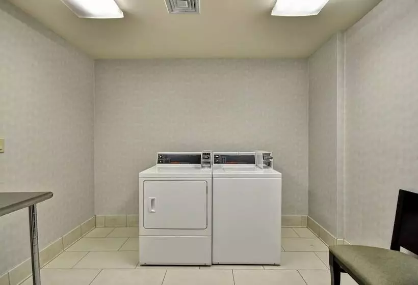 هتل Holiday Inn Express Romulus / Detroit Airport, An Ihg