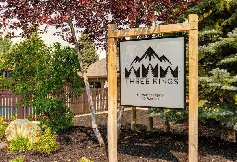 בית מלון כפרי Three Kings Resort