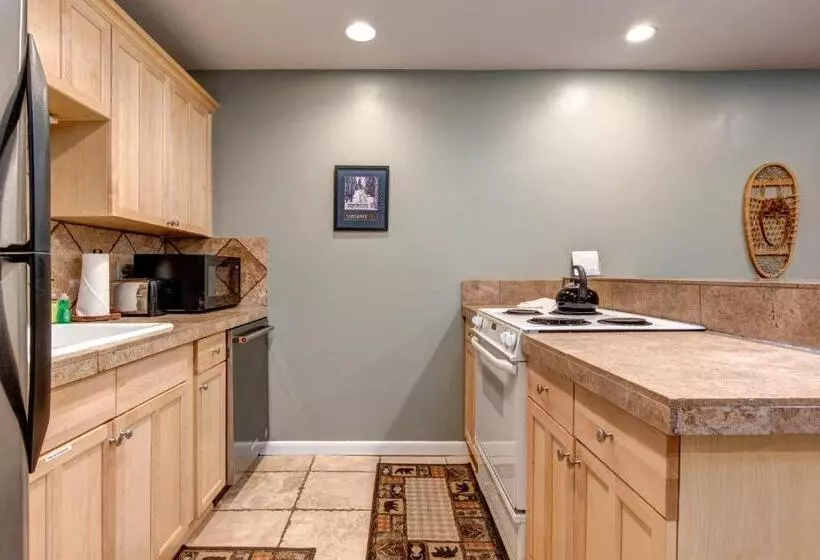 בית מלון כפרי Three Kings Resort