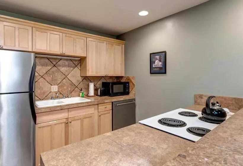 בית מלון כפרי Three Kings Resort