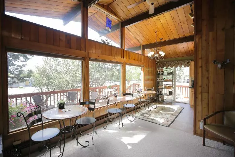 Jewel Lake Bed And Breakfast