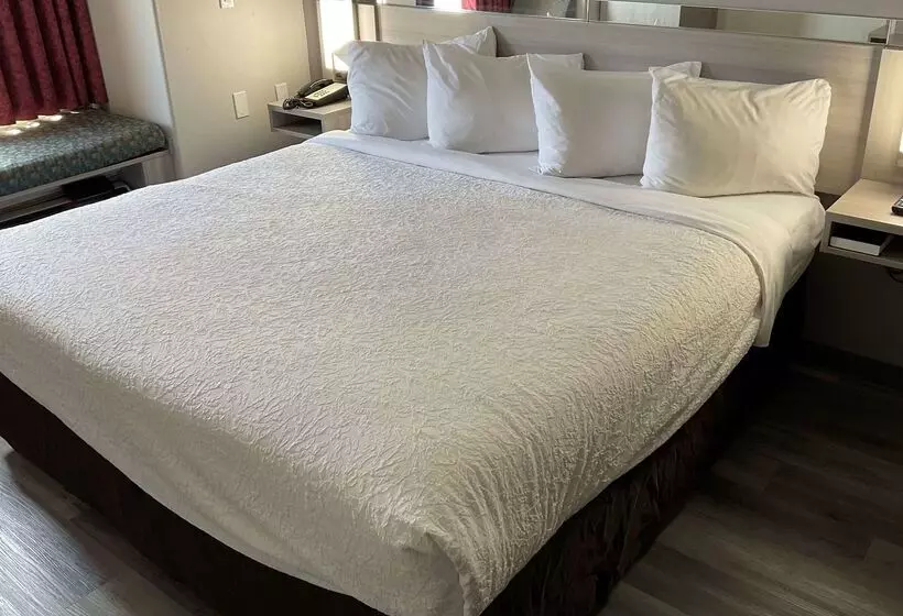 Microtel Inn And Suites Clarksville