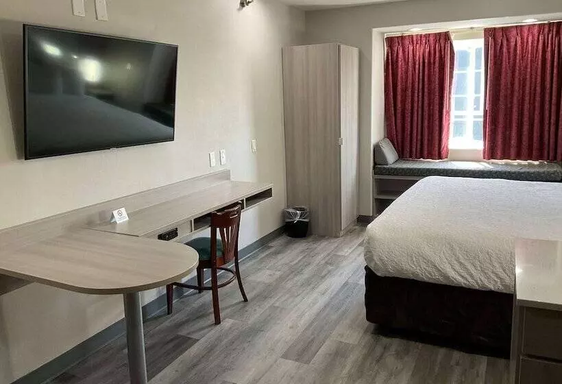 Microtel Inn And Suites Clarksville