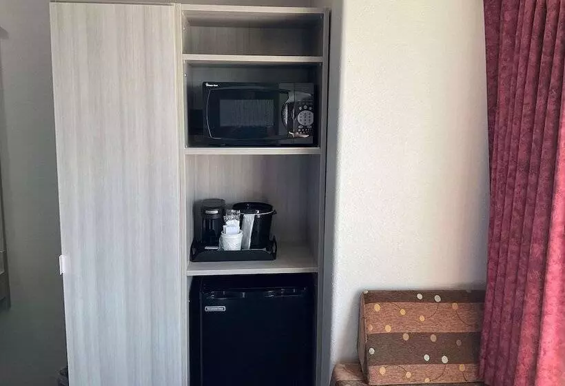 Microtel Inn And Suites Clarksville