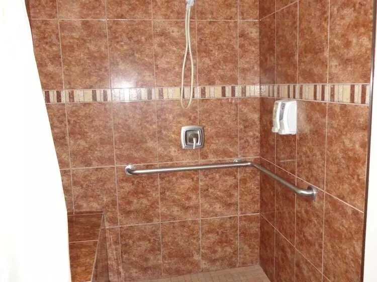 모텔 Americas Best Value Inn Brownsville