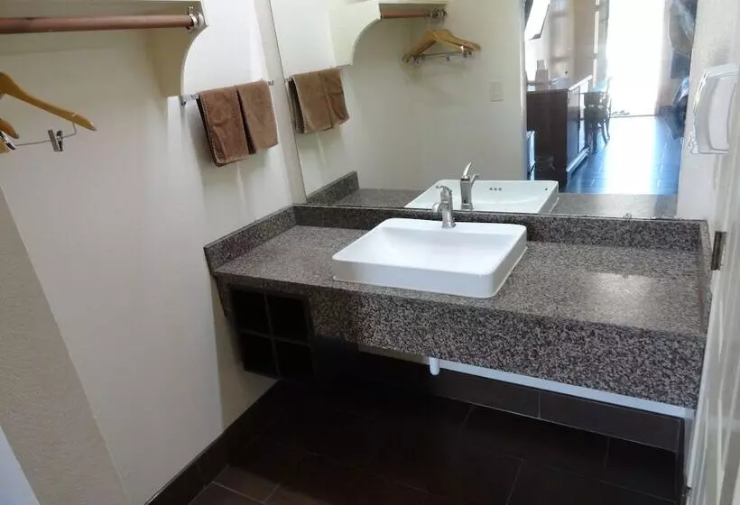 모텔 Americas Best Value Inn Brownsville