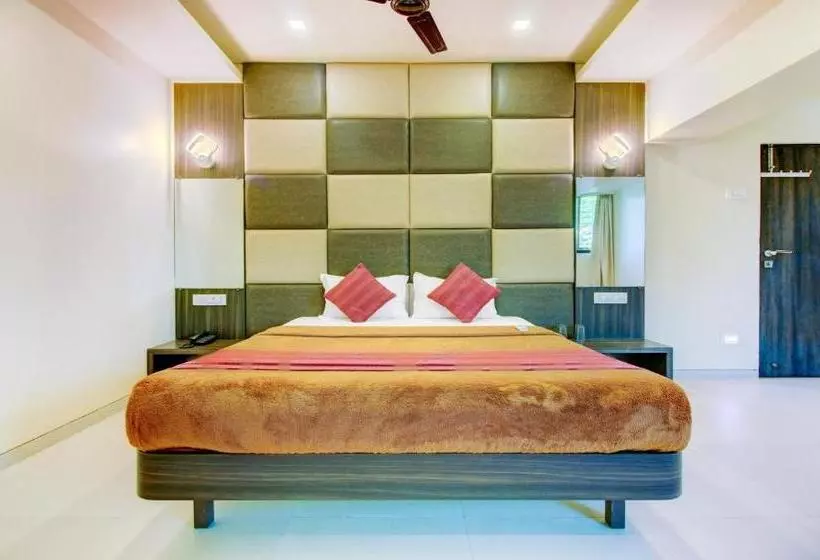 Hotelli K D Residency