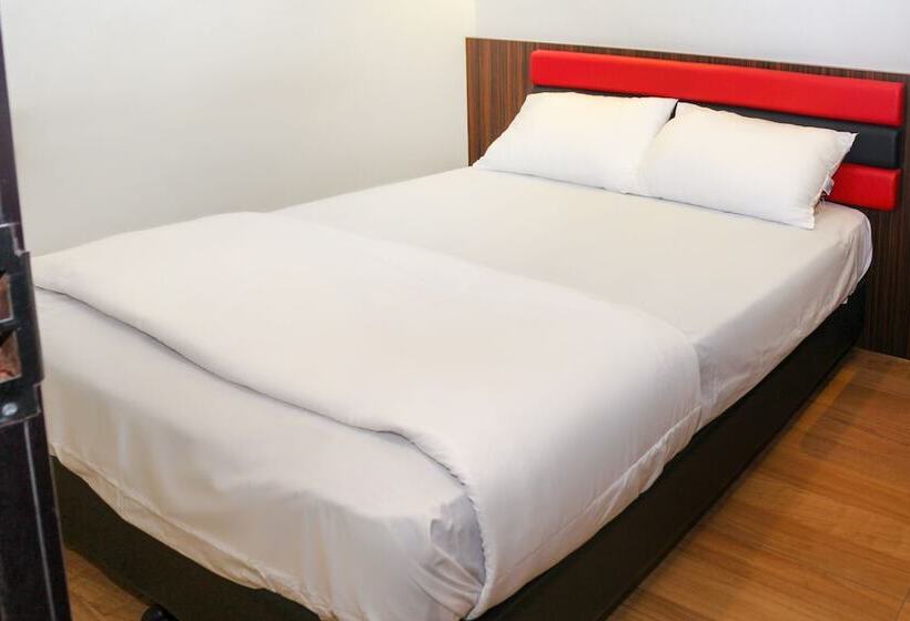 Отель Oyo 90027 Happy