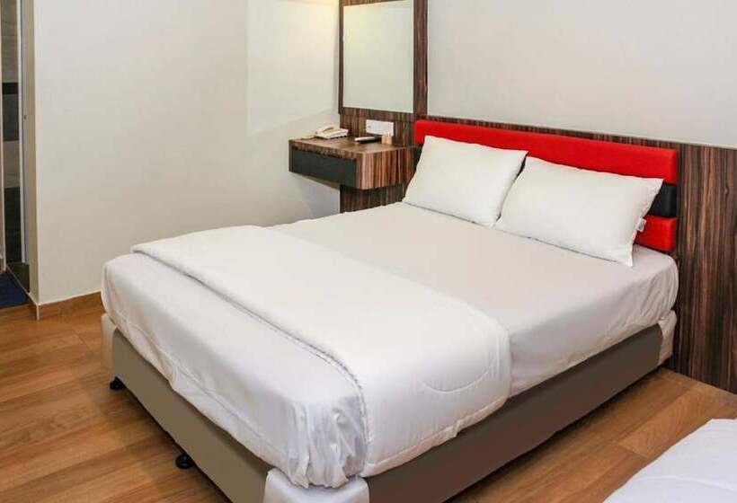 Отель Oyo 90027 Happy