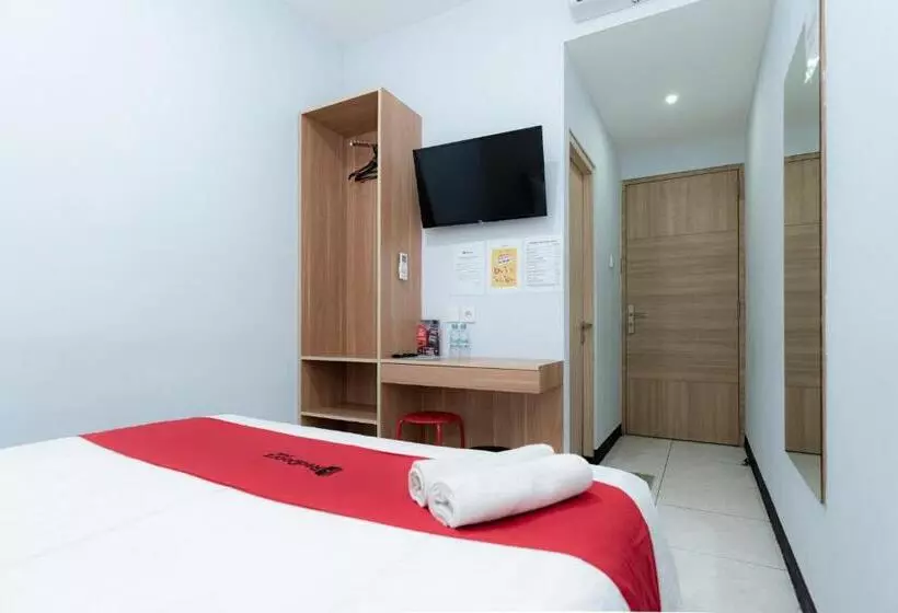 ホテル Reddoorz Near Puri Indah Lippo Mall 2