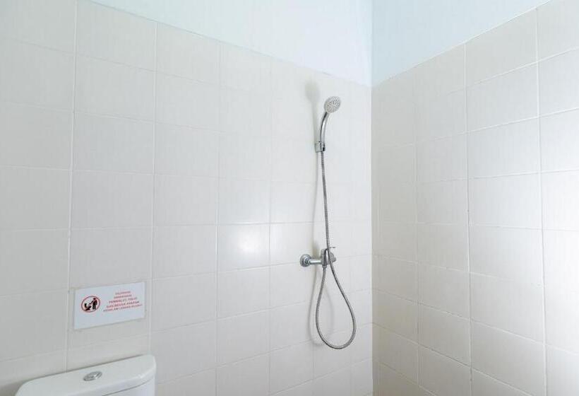 בית מלון כפרי Reddoorz Near Puri Indah Lippo Mall 2