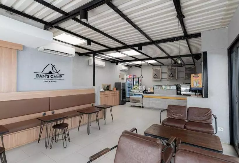 ホテル Reddoorz Near Puri Indah Lippo Mall 2