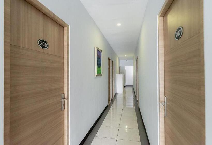 בית מלון כפרי Reddoorz Near Puri Indah Lippo Mall 2