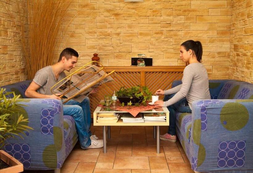 تختخواب و صبحانه Korona Home