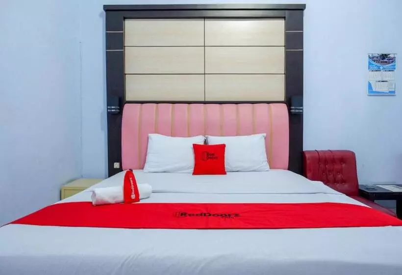 Hotelli Reddoorz Plus Syariah Near Stasiun Pekalongan 2