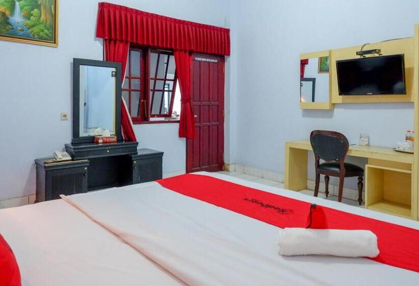 בית מלון כפרי Reddoorz Plus Syariah Near Stasiun Pekalongan 2