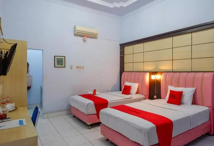 Hotelli Reddoorz Plus Syariah Near Stasiun Pekalongan 2