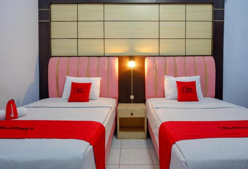 בית מלון כפרי Reddoorz Plus Syariah Near Stasiun Pekalongan 2