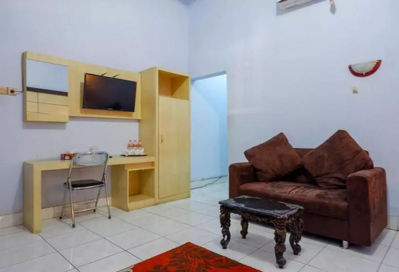 Hotelli Reddoorz Plus Syariah Near Stasiun Pekalongan 2