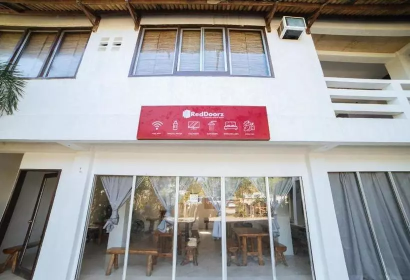 هتل Reddoorz @ Sabang Beach Baler