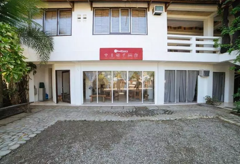 هتل Reddoorz @ Sabang Beach Baler