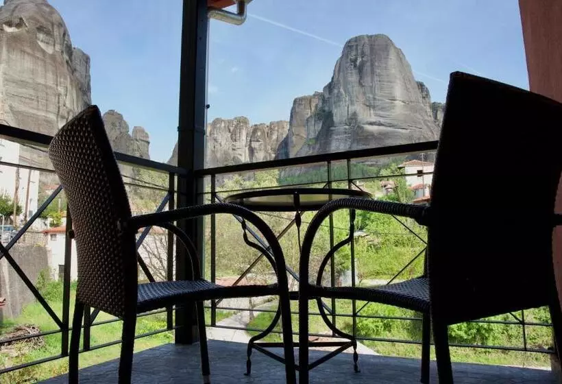 Hotelli Rooms Batalogianni