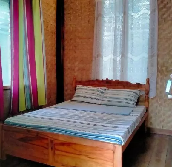 هاستل Jjs Backpackers Village