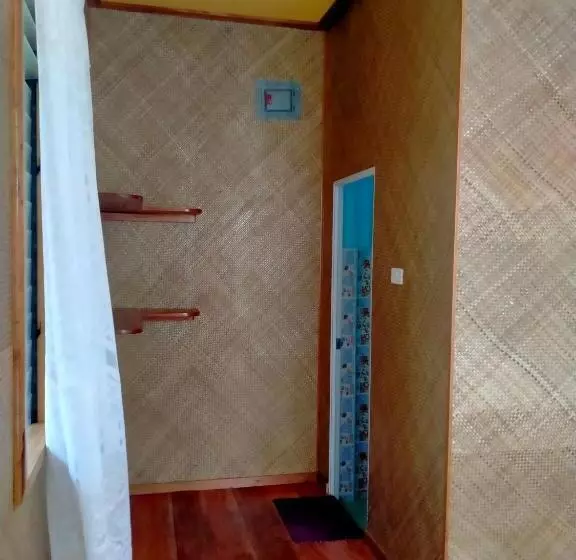 هاستل Jjs Backpackers Village