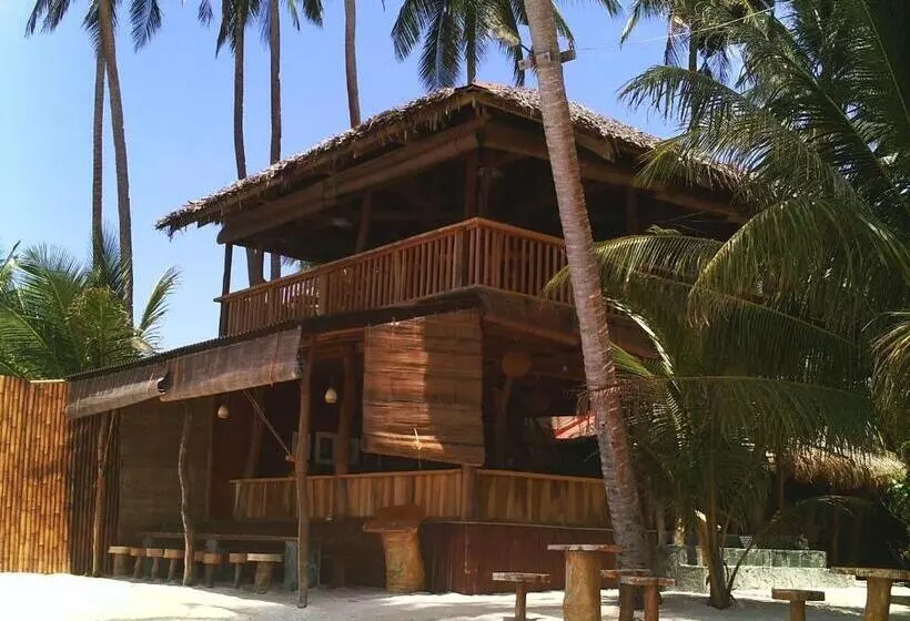هاستل Jjs Backpackers Village