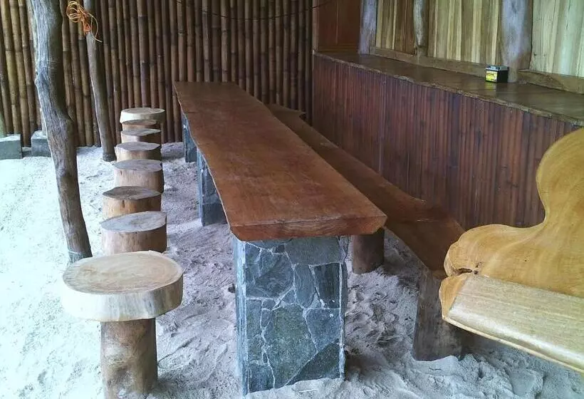 هاستل Jjs Backpackers Village