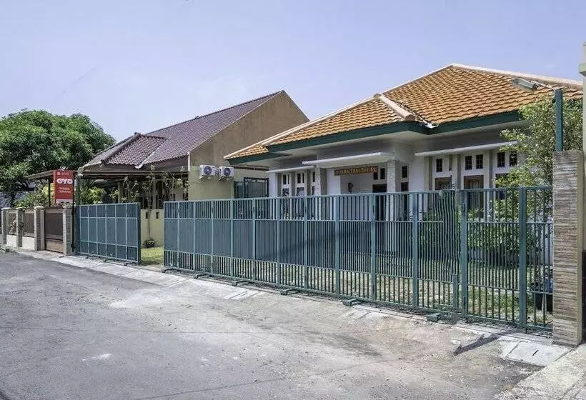 Hotel Oyo 2072 Wisma Teratai