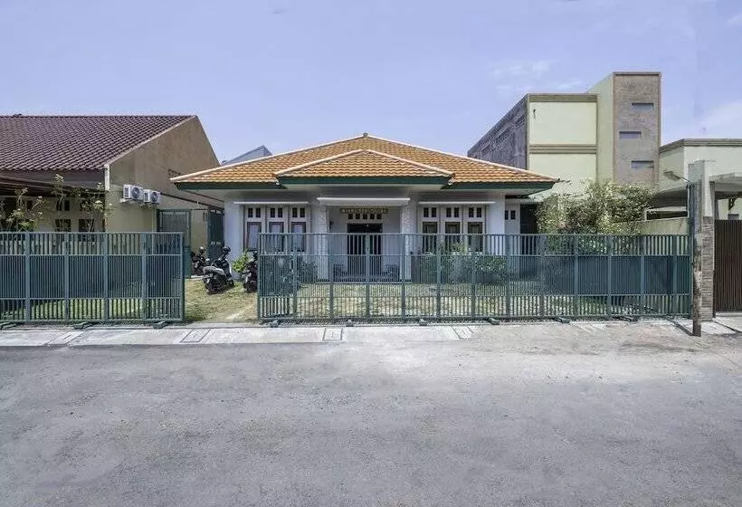 Hotel Oyo 2072 Wisma Teratai