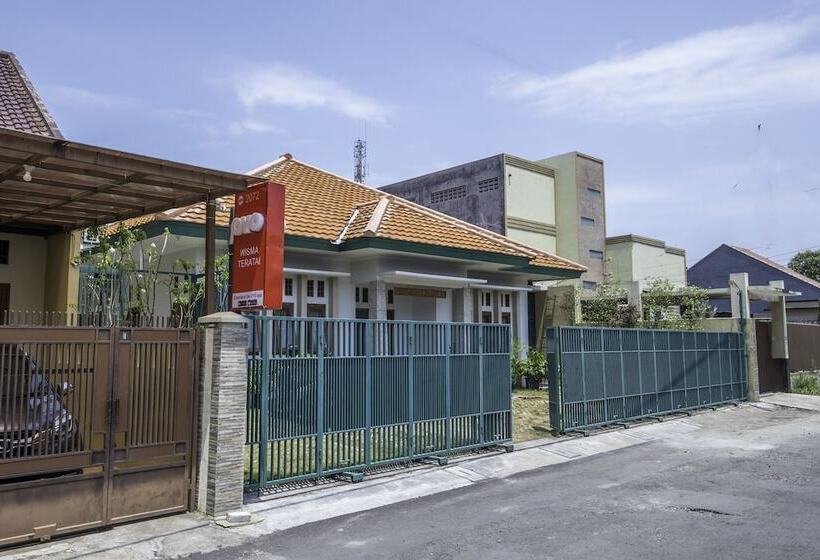 בית מלון כפרי Oyo 2072 Wisma Teratai