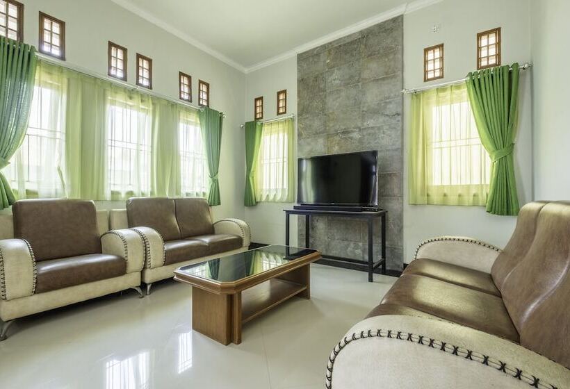 בית מלון כפרי Oyo 2072 Wisma Teratai