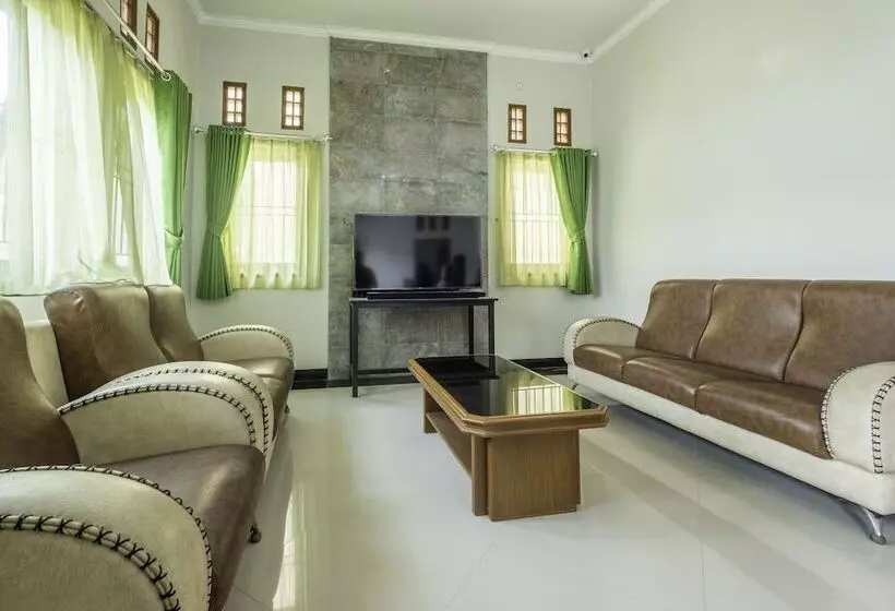 Hotel Oyo 2072 Wisma Teratai