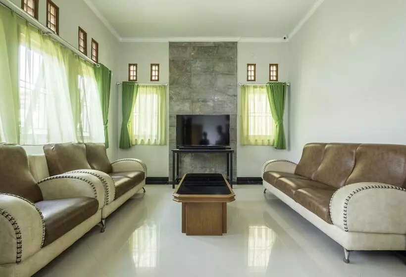 Hotel Oyo 2072 Wisma Teratai
