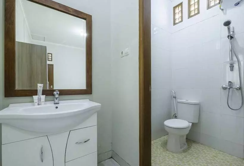 Hotel Oyo 2072 Wisma Teratai